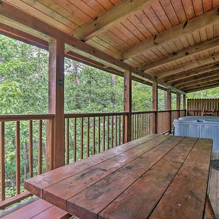 Cabin With Deck And Fireplace Less Than 3 Mi To Dollywood! Pigeon Forge Ngoại thất bức ảnh