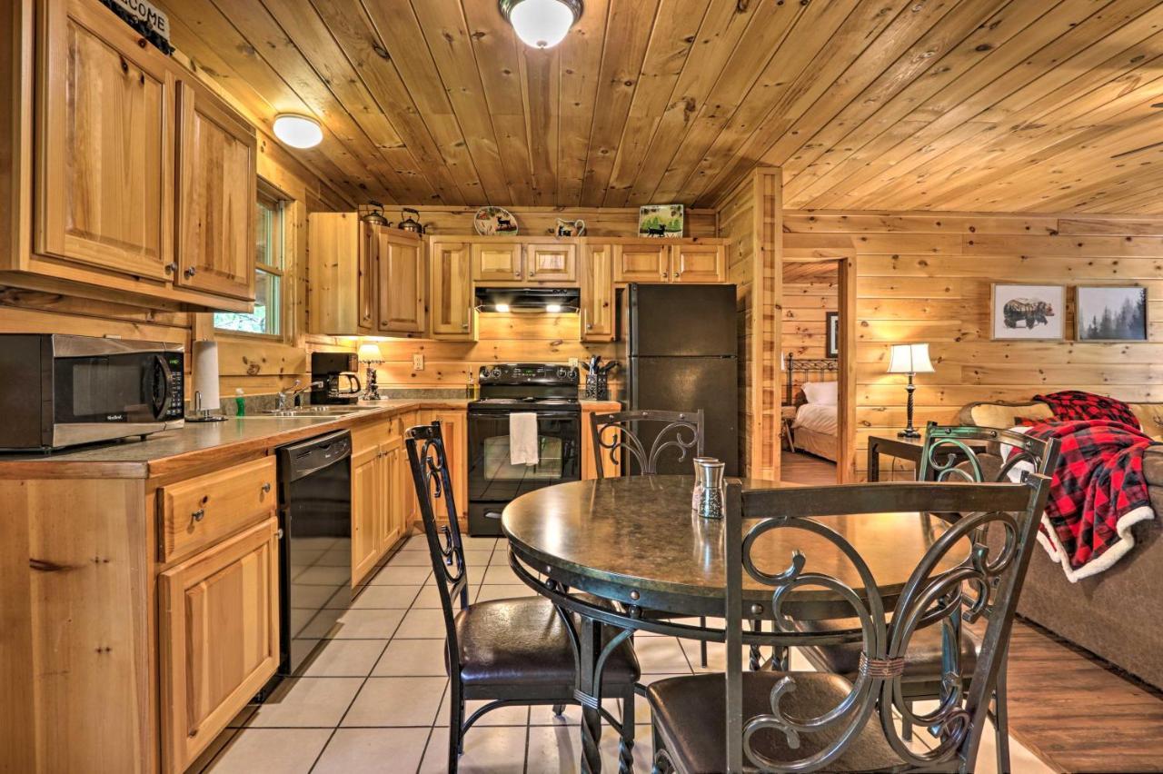 Cabin With Deck And Fireplace Less Than 3 Mi To Dollywood! Pigeon Forge Ngoại thất bức ảnh