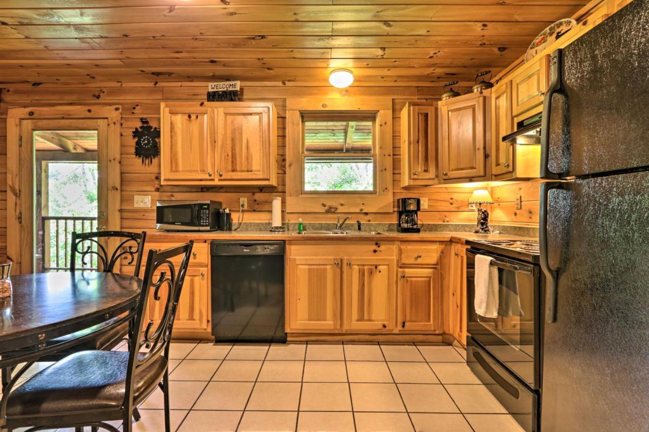 Cabin With Deck And Fireplace Less Than 3 Mi To Dollywood! Pigeon Forge Ngoại thất bức ảnh