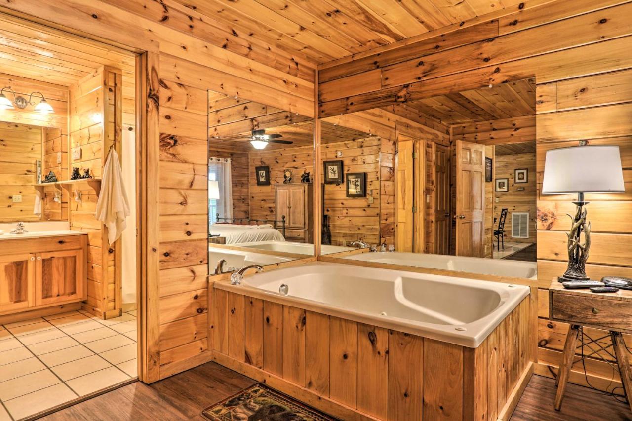 Cabin With Deck And Fireplace Less Than 3 Mi To Dollywood! Pigeon Forge Ngoại thất bức ảnh